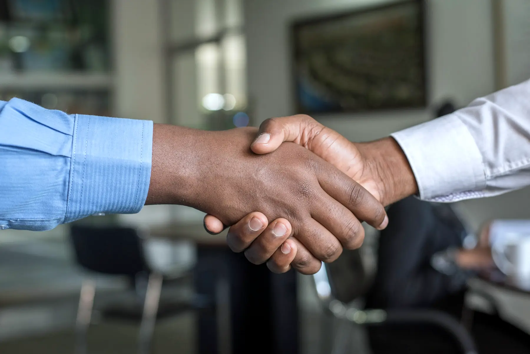 Two colleagues agreeing on the next step in a bright office
